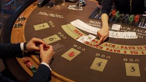 Live blackjack etiquette every player should know before starting